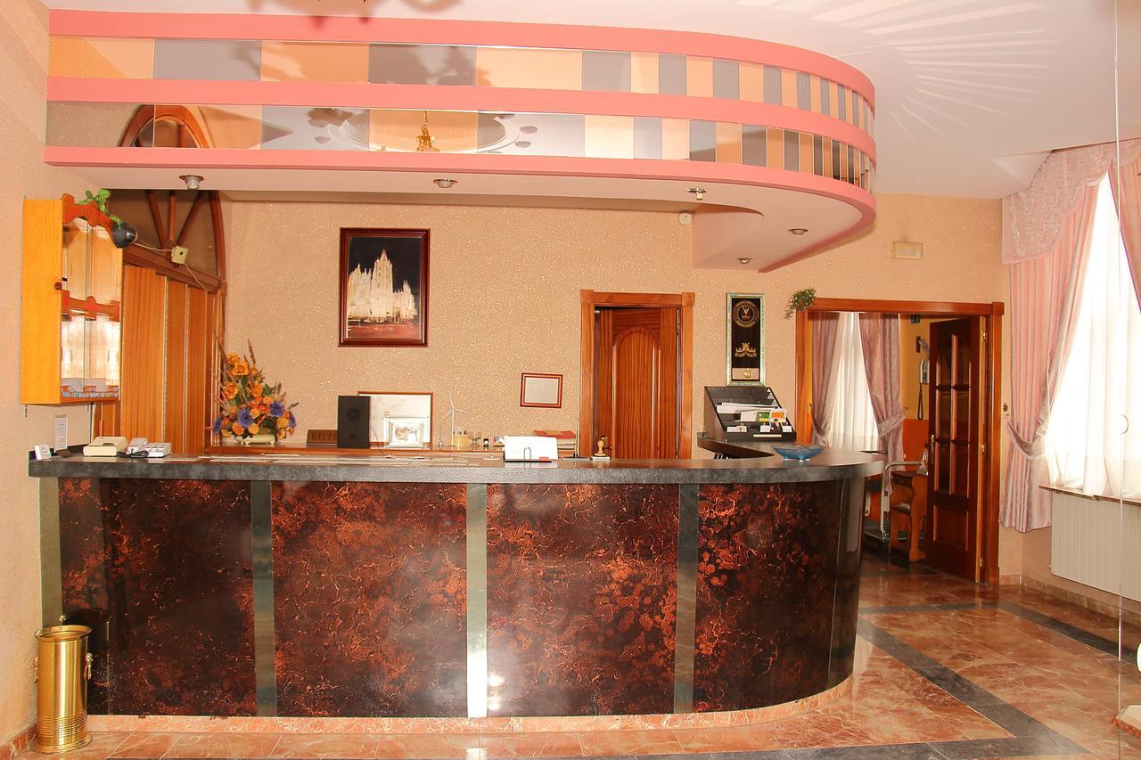 Hotel Avenida III 비야당고스 델 파라모 외부 사진